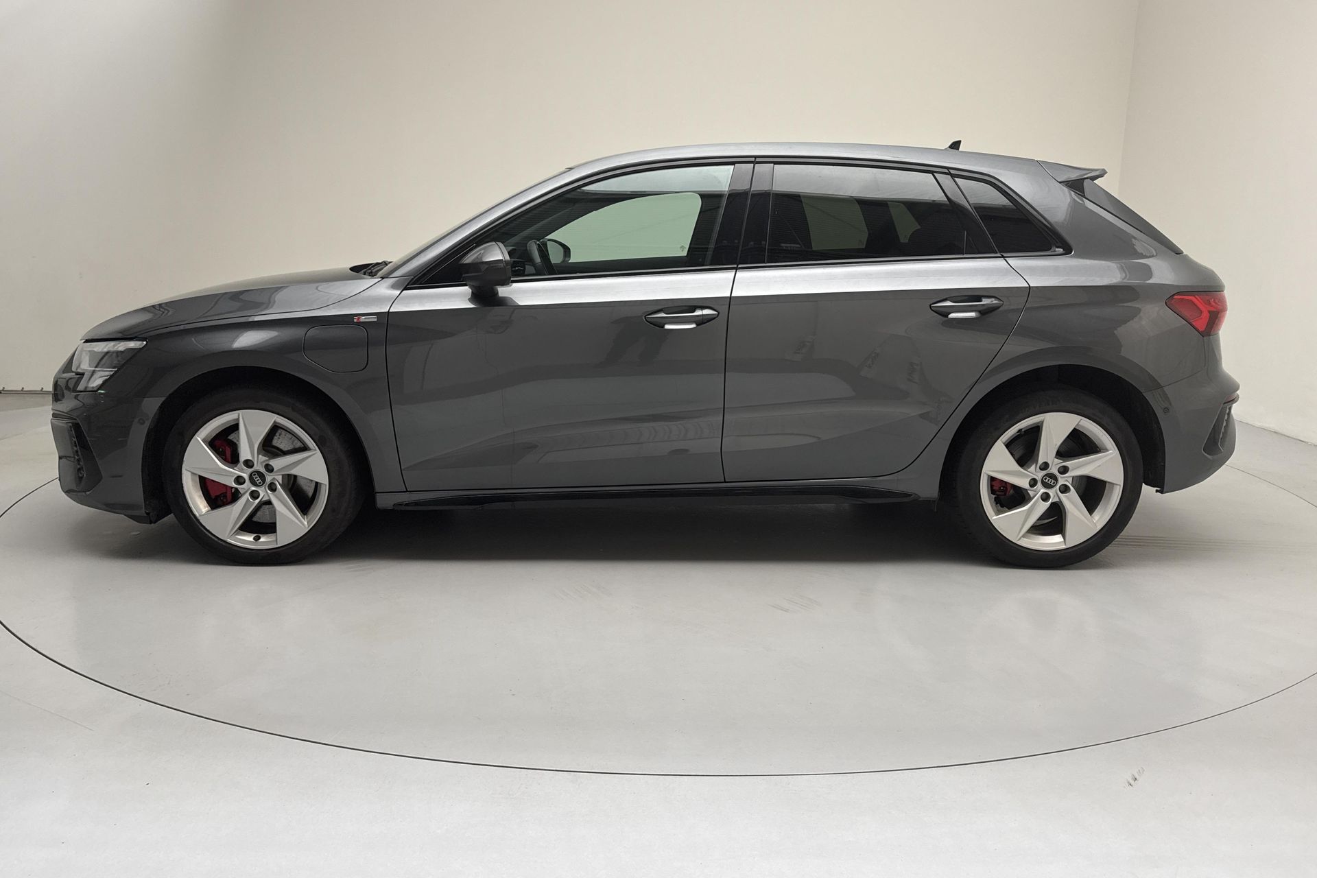 Audi A3 Sportback 45 TFSI e 2024, kuva 2/10