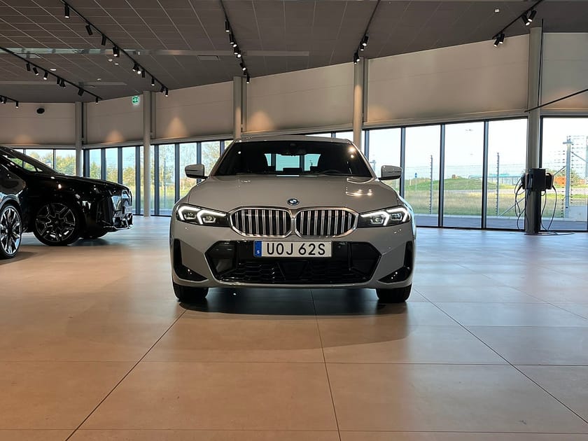 Bild 2 av BMW 330e xDrive Sedan
