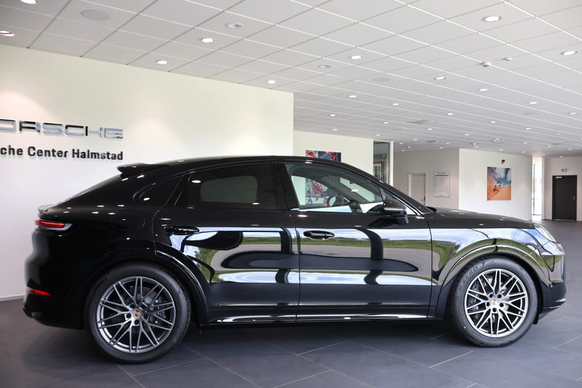 Bild 4 av Porsche Cayenne E-Hybrid Coupé 470 HK Black Edition