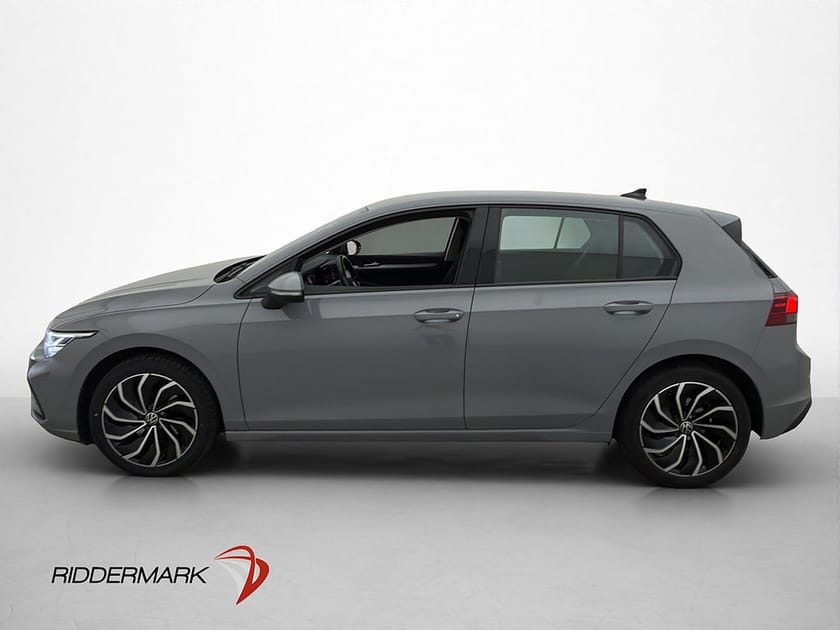 Bild 4 av Volkswagen Golf 1.5 eTSI 150hk Kamera Navi Ambient CarPlay