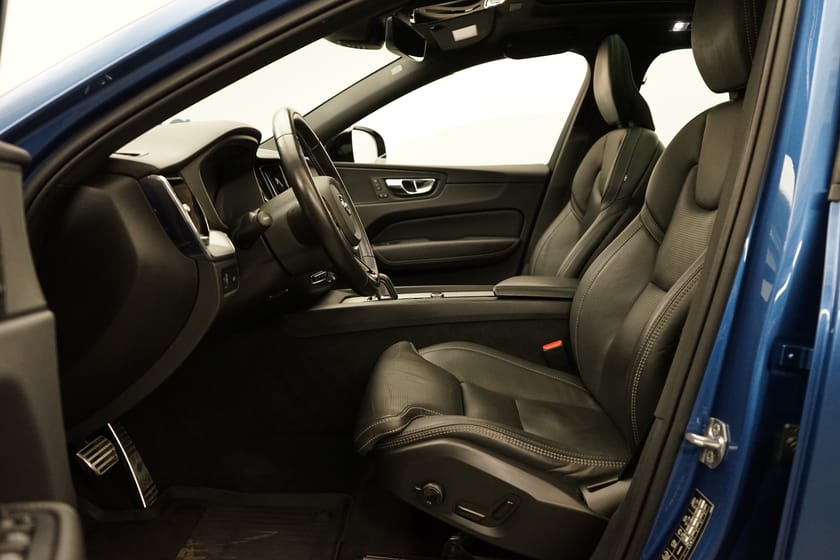 Bild 5 av Volvo XC60 B5 AWD Diesel R-Design, Parkeringskamera 360, Dragkrok, Taklucka