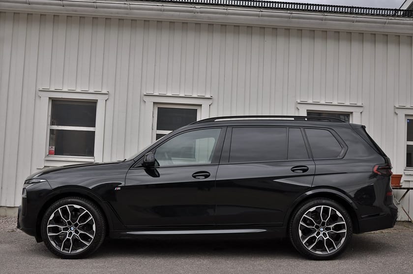 Bild 3 av BMW X7 xDrive40d M Sport Aut Comfort Exclusive B&W Pano Moms
