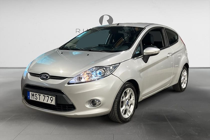 Bild 1 av Ford Fiesta 1.25 82 HK TITANIUM BLUETOOTH KAMREM BYTT 17200MIL 15"