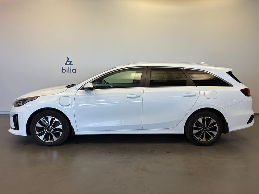 Bild 3 av Kia Ceed Sportswagon Plug-in Hybrid 1.6 GDi / Keyless / Backkamera / Rattvärme / P-sensorer bak /