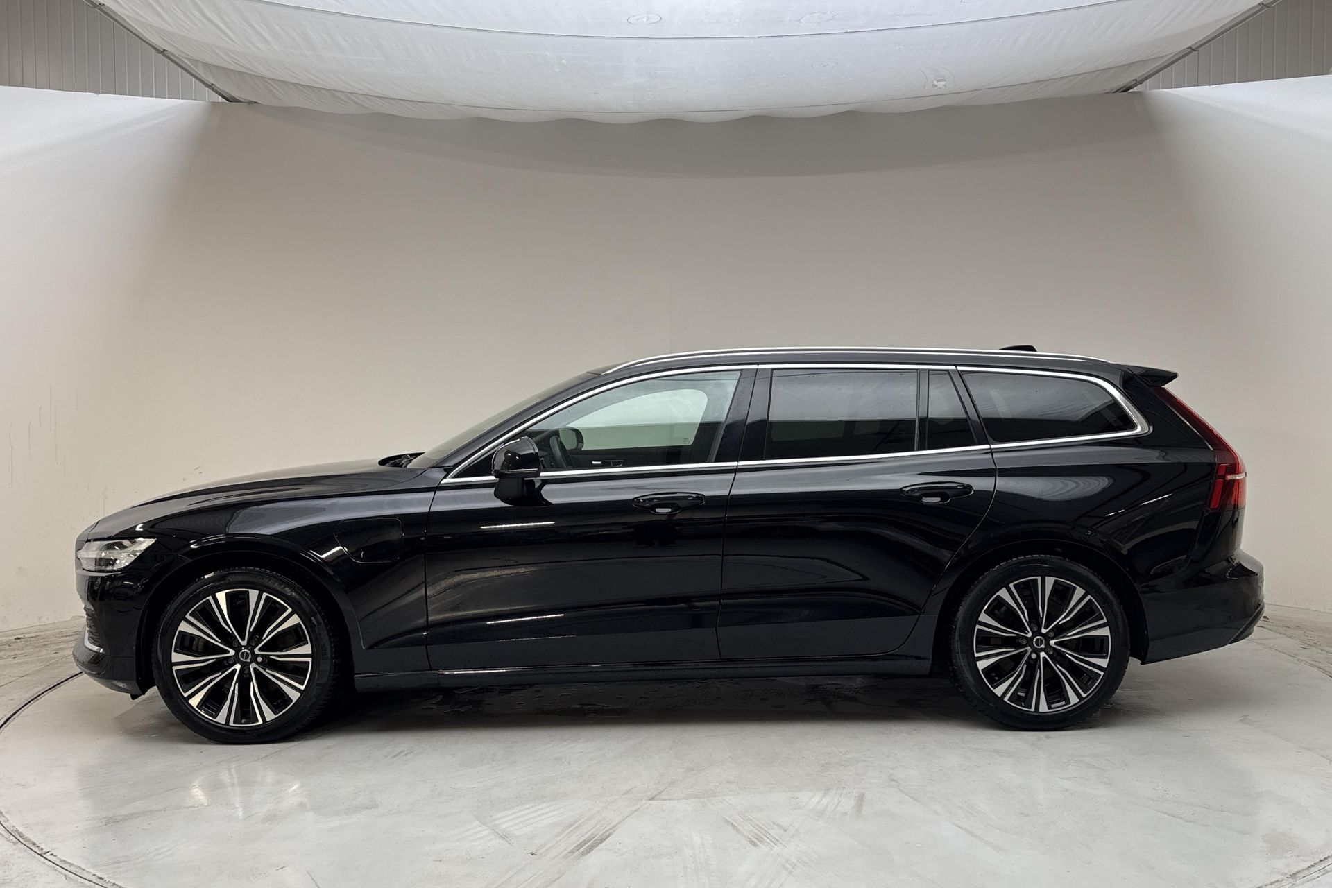 Volvo V60 Recharge T6 AWD 2023, bild 2/10