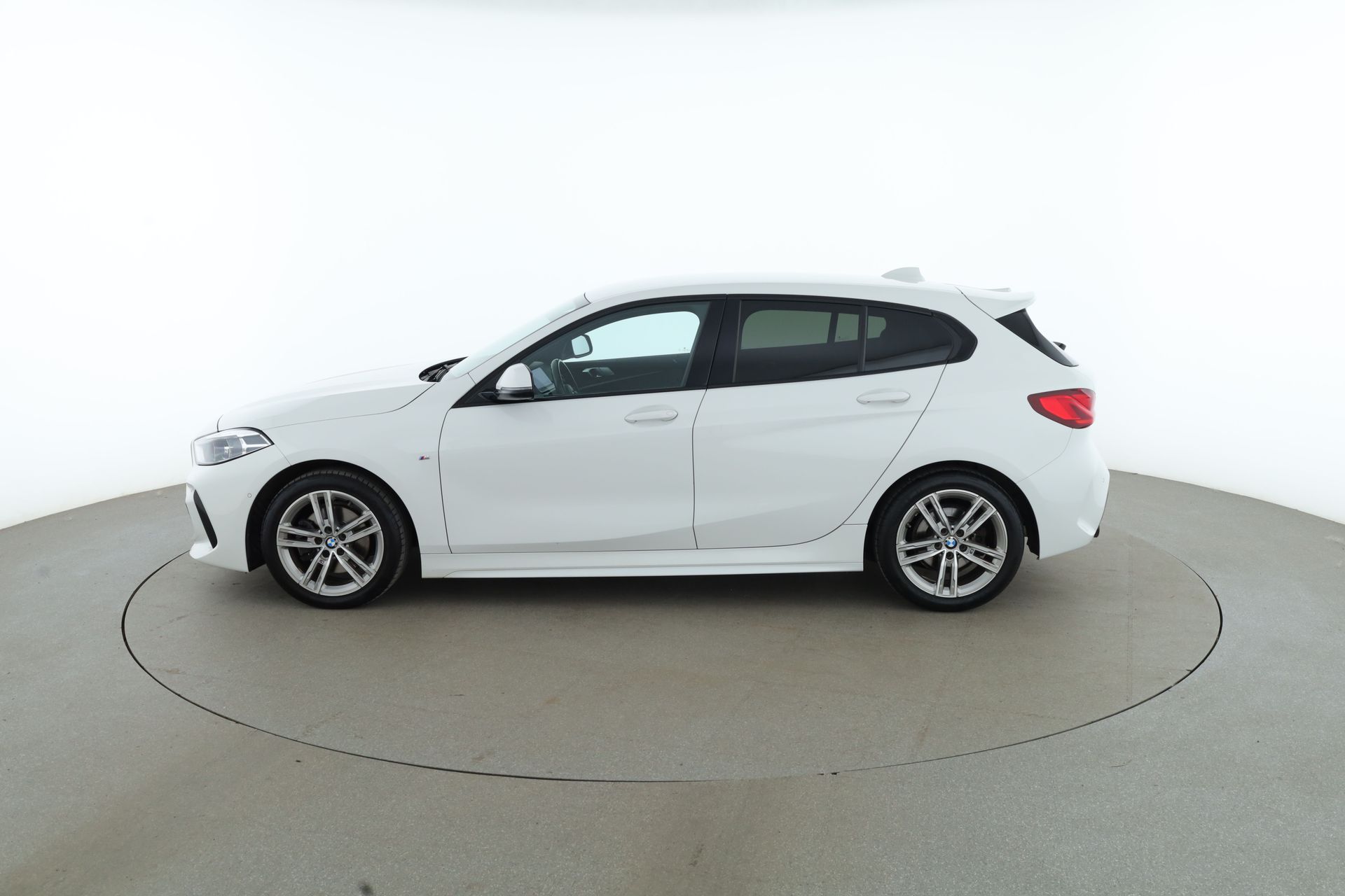 BMW 118 i M Sport / Rattvärme, PDC 2021, bild 2/40
