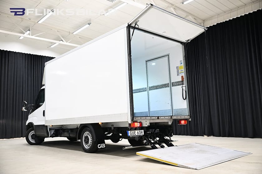 Bild 4 av Iveco Daily 35-140 Chassi Cab 136HK Automat|Volymskåp|BGLyft|Sidodörr|Backkamera|Moms
