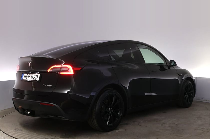 Bild 5 av Tesla Model Y Long Range AWD Autopilot Pano Drag