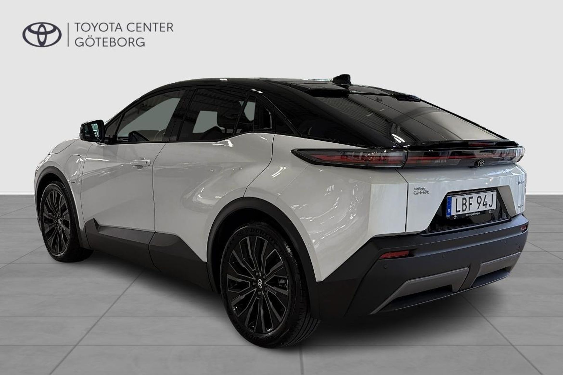 Toyota C-HR EXECUTIVE AWD 2026, kuva 3/10
