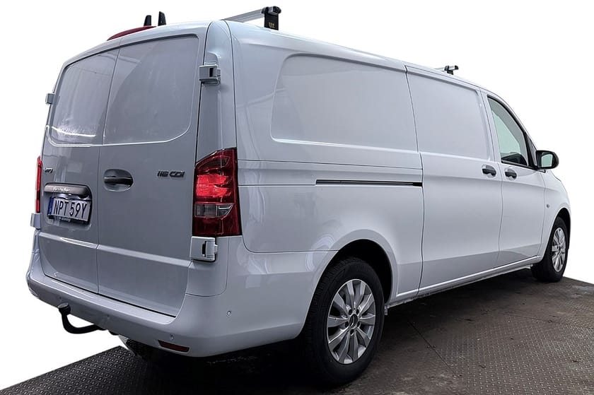 Bild 4 av Mercedes-Benz Vito 116 CDI 2.8t L2 Drag Inredd Navi Kamera Läder 3-sits MOMS