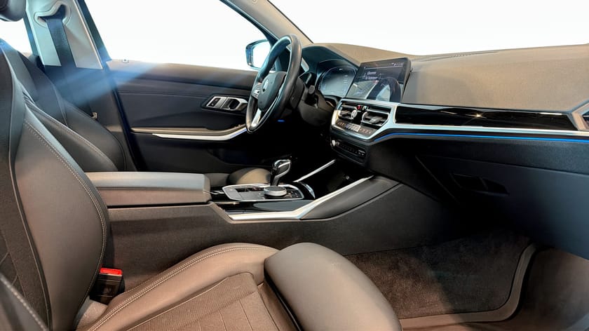 Bild 3 av BMW 330e xDrive Touring Drag PDC Farthållare