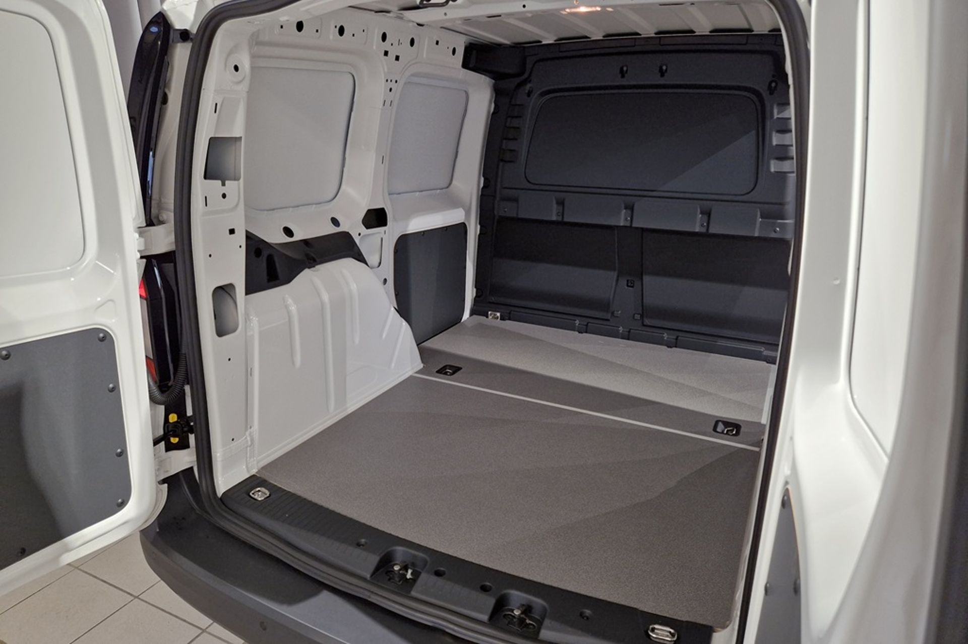 Volkswagen Caddy PROLINE HJULBAS 2026, bild 6/16