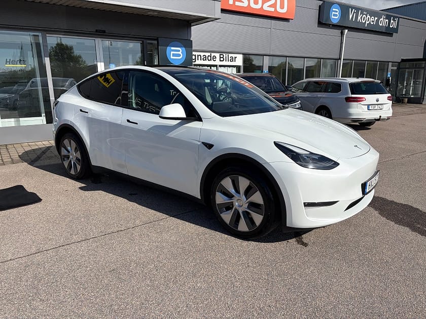 Bild 2 av Tesla Model Y Long Range AWD 514hk,Dragkrok,MOMS, Panorama