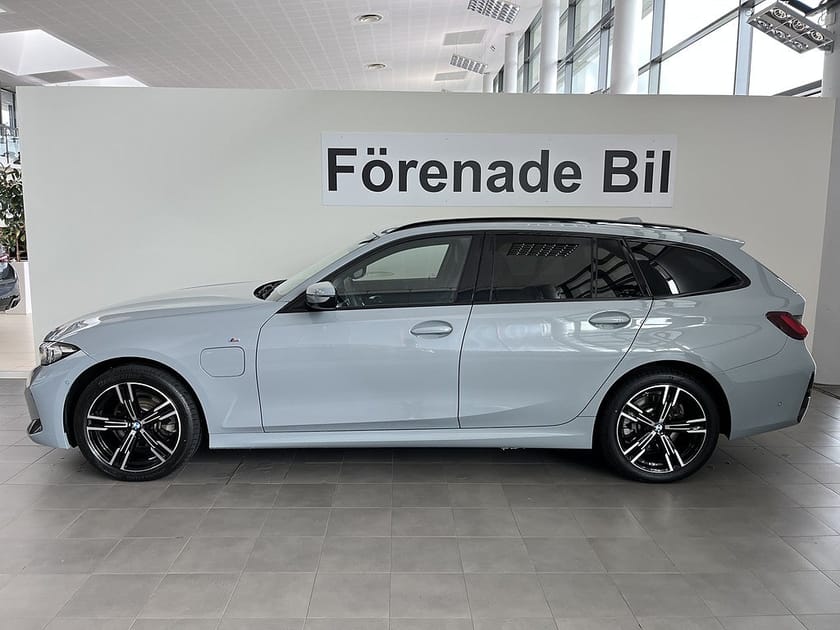 Bild 3 av BMW 330e xDrive Touring M Sport Drag Rattvärme Park Assist