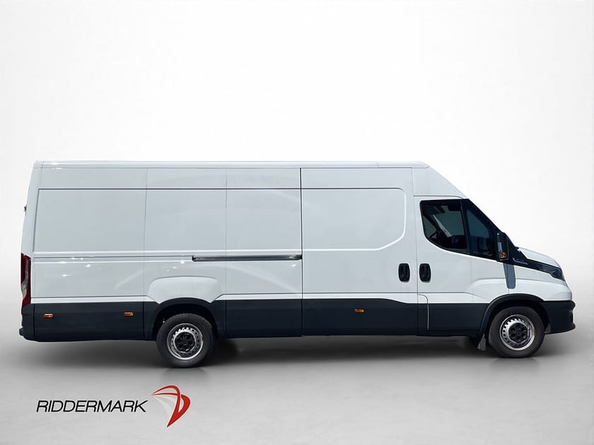 Bild 2 av Iveco Daily 35-140 Van 35 L4H2 2.3JTD Värm PDC 3-Sits Farthållare MOMS
