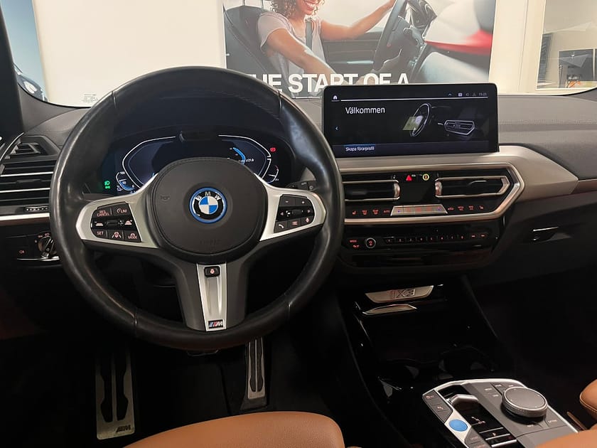 Bild 4 av BMW iX3 Backkamera Adaptiv farthållare