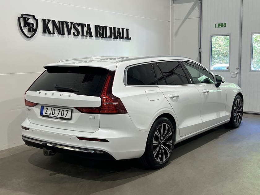 Bild 4 av Volvo V60 Recharge T6 AWD Core Edition Moms BLIS Drag 350hk