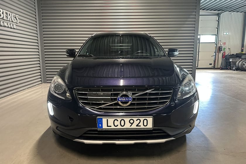 Bild 2 av Volvo XC60 D4 AWD Summum BE Pro Värmare Skinn Keyless Drag
