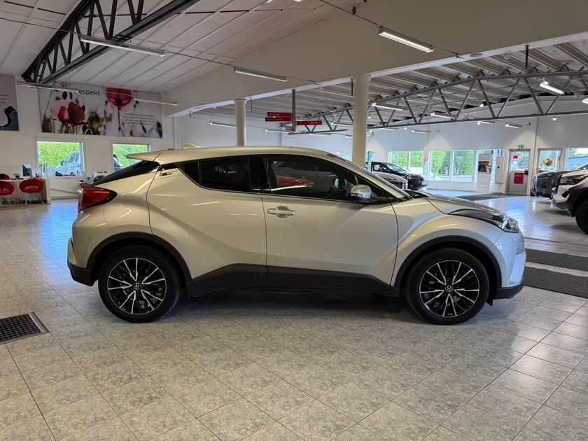 Bild 4 av Toyota C-HR 1,2T AWD X-EDTION SKINN JBL