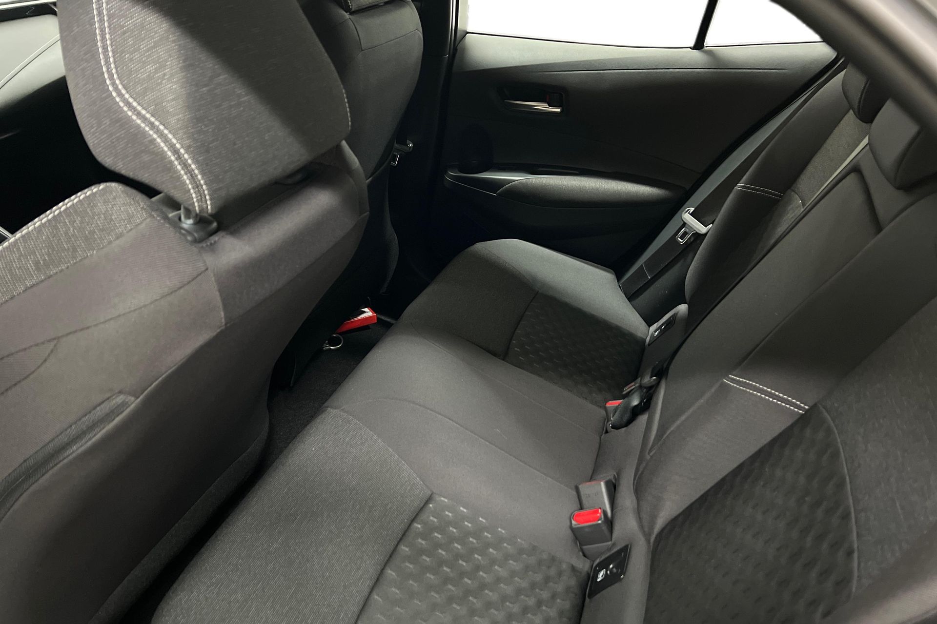 Toyota Corolla 1,8 HYBRID 5D ACTIVE PLUS 2025, photo 5/10