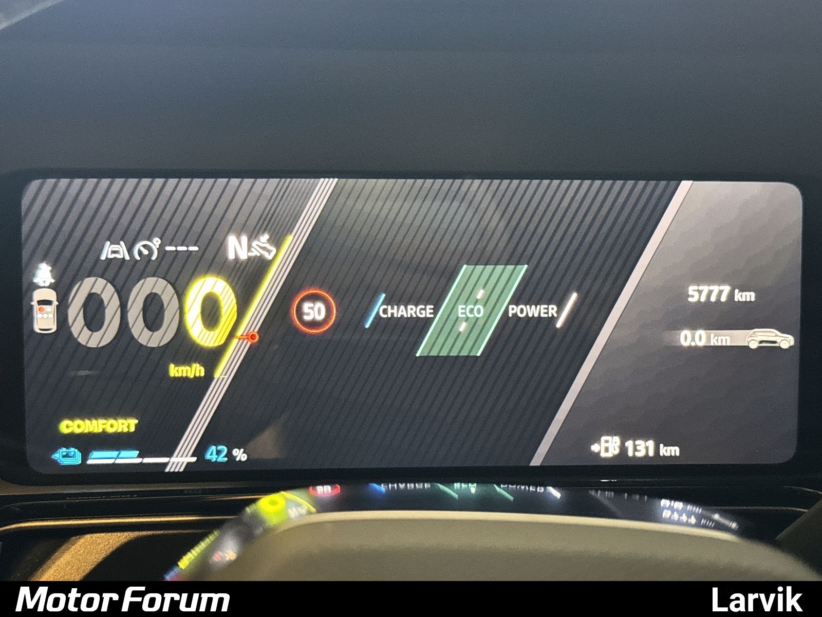 Renault 5 E-Tech 40 kWh, 122hp, 2025