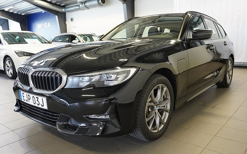 Bild 2 av BMW 330e Touring Steptronic Sport line GPS/CARPLAY/LÅGA MIL