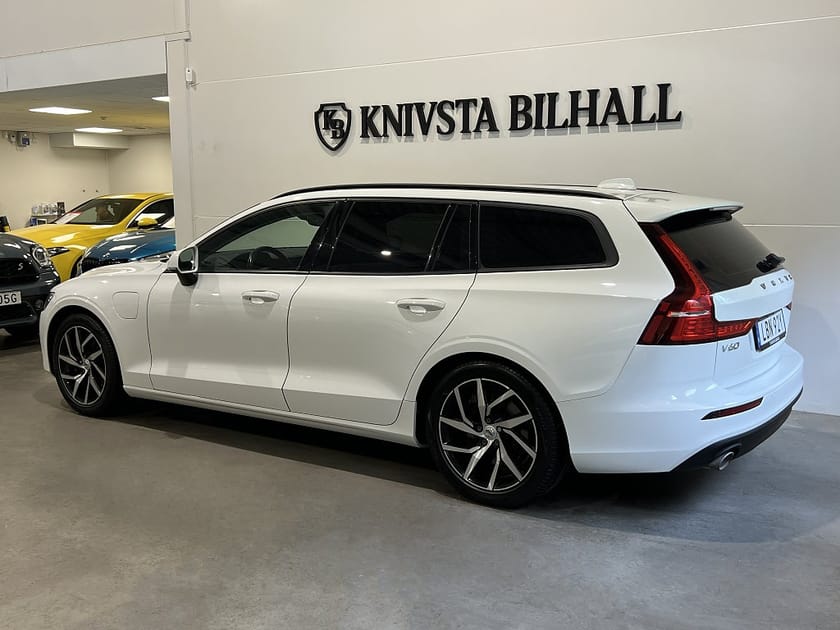 Bild 2 av Volvo V60 T6 Recharge AWD Advanced Edition Moms Drag 341hk