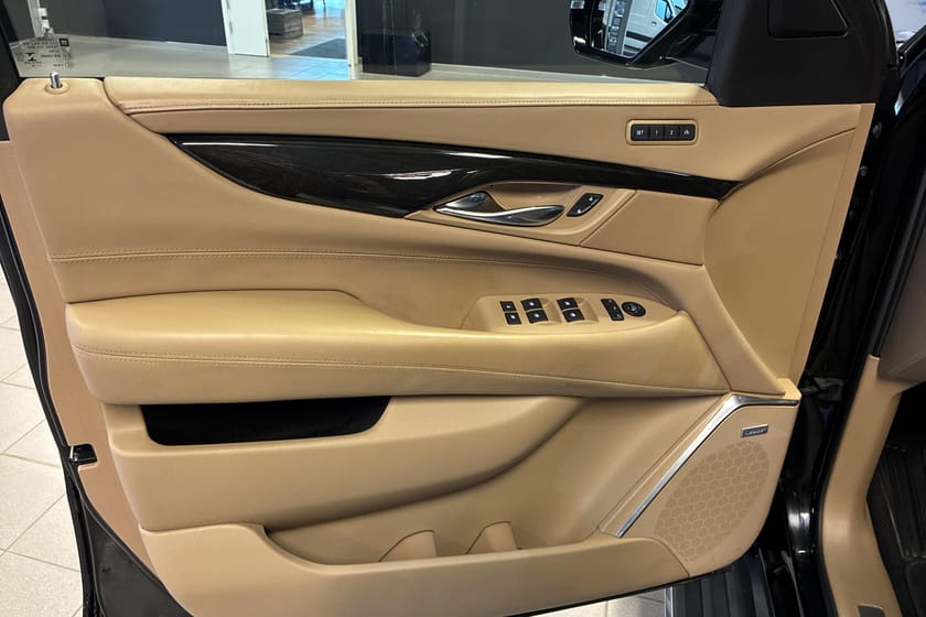 Bild 2 av Cadillac Escalade (EU) 6.2 V8 AFM 4WD  | Platinum | 360 | 7-Sits | Bose | HUD |