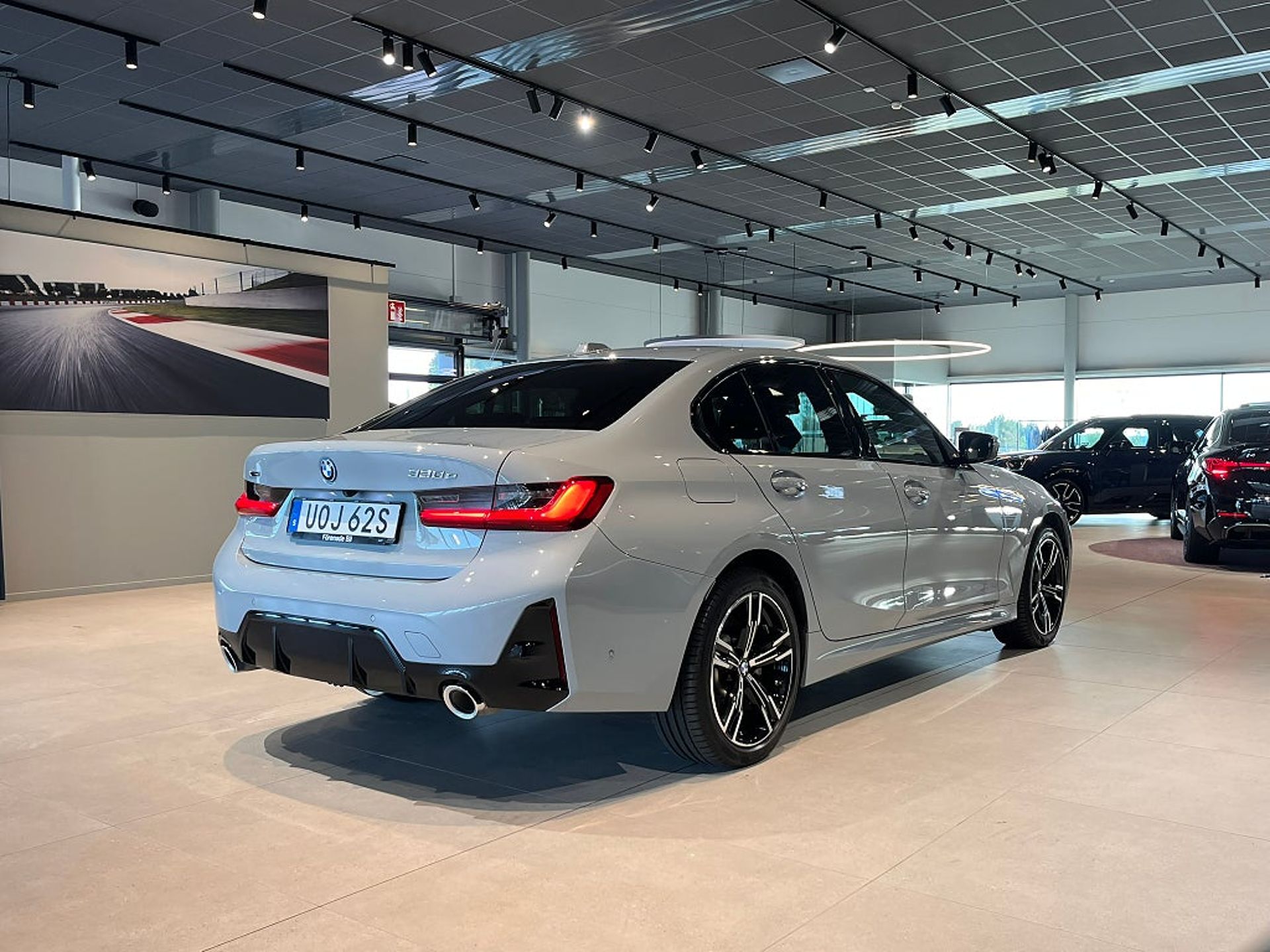 BMW 330 e xDrive Sedan M Sport 2025, bild 4/10
