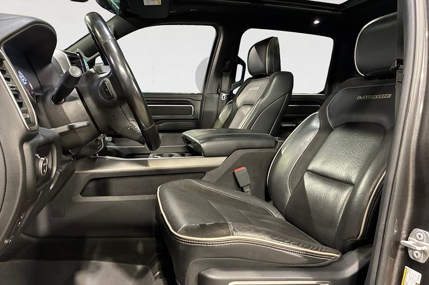 Bild 3 av RAM 1500 Crew Cab 5.7 V8 HEMI 395 HK LARAMIE NIGHT DRAG 360° NAVI MOMS