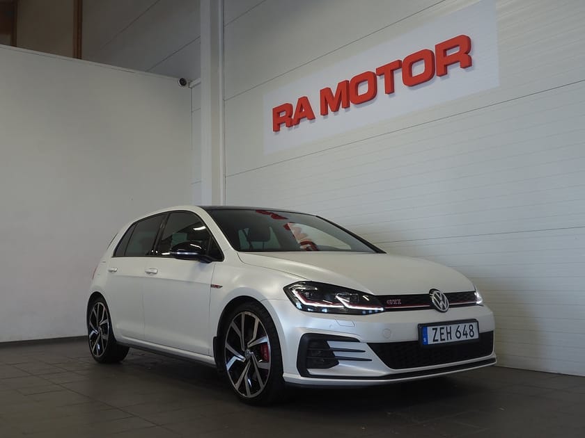 Bild 3 av Volkswagen Golf  GTI Performance 2.0 TSI 245hk Taklucka Dynaudio Cockpit