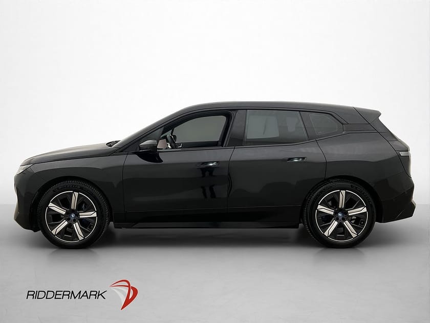 Bild 5 av BMW iX xDrive40 Sport Sky-Lounge H/K HUD 360° Navi Drag MOMS