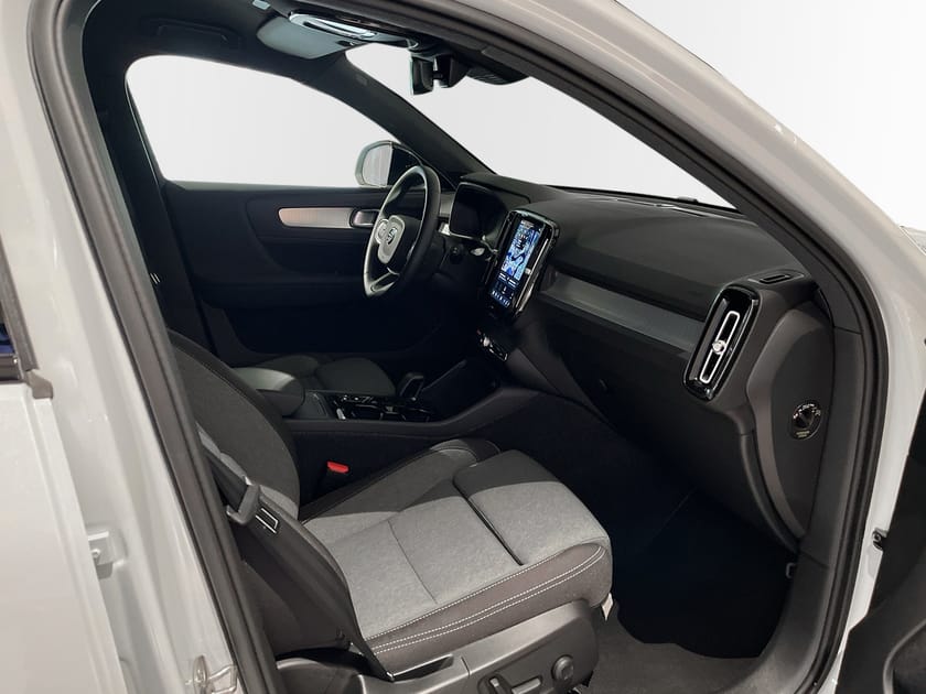 Bild 5 av Volvo XC40 B4 FWD Bensin Plus Dark