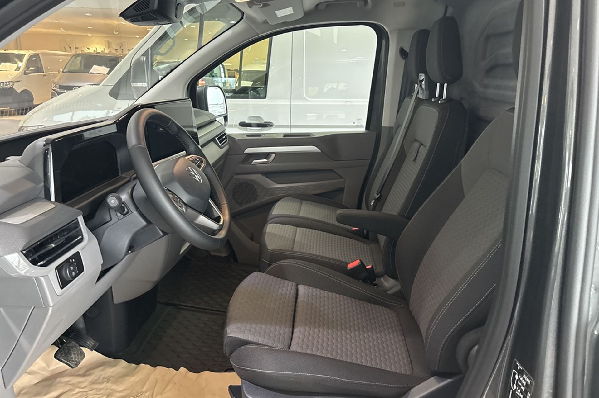 Volkswagen Transporter 2.0 TDI 4Motion 2025, bild 7/16