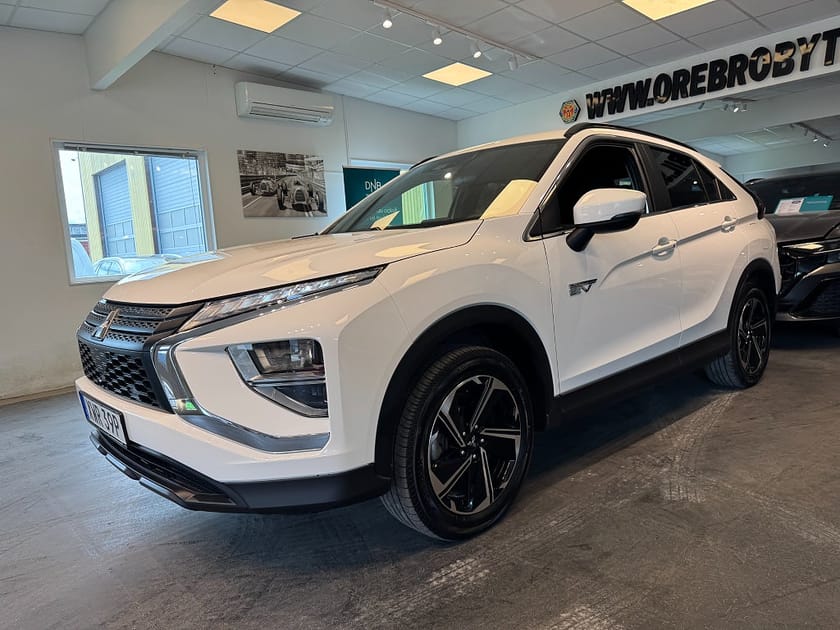 Bild 2 av Mitsubishi Eclipse Cross PHEV 2.4 MIVEC S-AWC Fleet Edition B-kamera Keyless