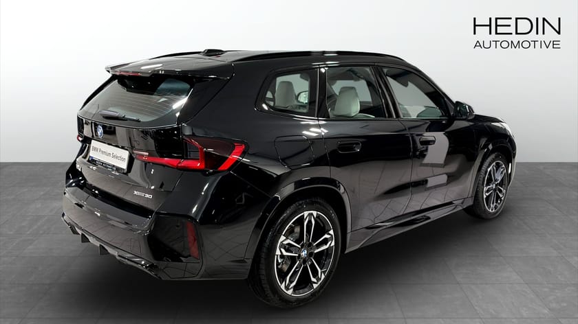 Bild 2 av BMW iX1 xDrive30 M Sport Business HUD 360 H&K DAP