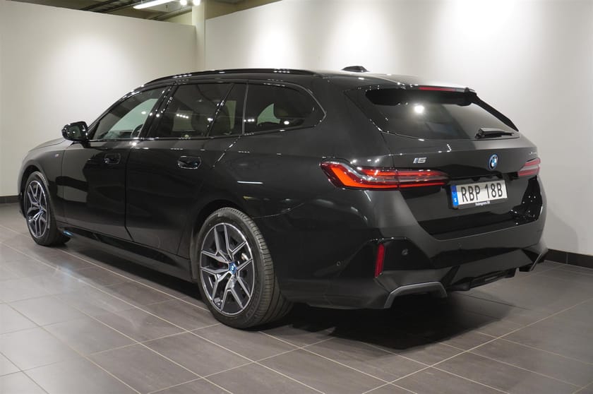 Bild 4 av BMW i5 xDrive40 Touring xDrive  M Sport Pro Panorama DA Pro Drag