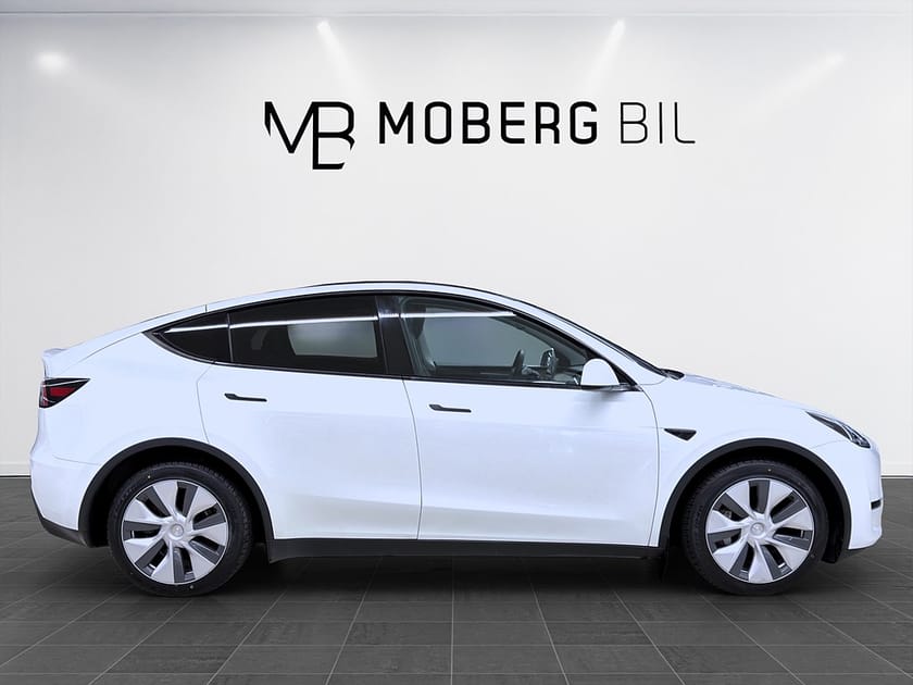 Bild 5 av Tesla Model Y Long Range AWD 514hk Pano Läder B-Kamera Navi PDC