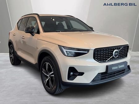 Volvo XC40 B3 FWD Bensin Plus Dark. Backkamera, Navi, Adaptiv farthållare,  Programmerbar bränslevärm,  Rattvärme