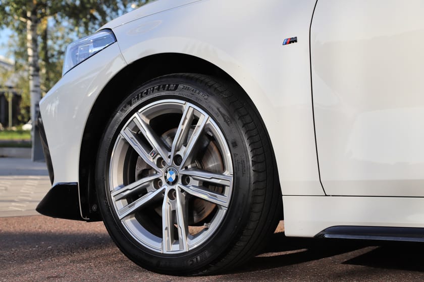 Bild 2 av BMW 118i M Sport / M-performance / Automat