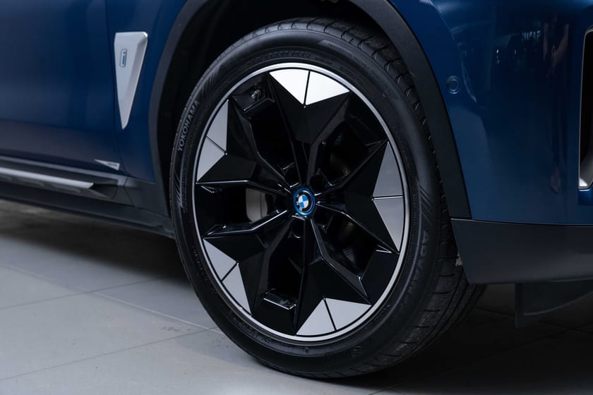Bilde 3 av BMW iX3 Fully Charged Alt Utstyr 6,29%