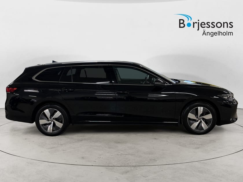 Bild 2 av Volkswagen Passat Sportscombi 1.5 eTSI 150 HK DSG Drag Värm