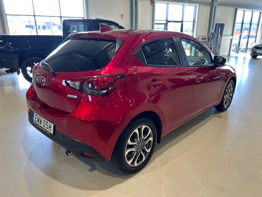 Bild 3 av Mazda 2 5-dörrar 1.5 SKYACTIV-G Optimum / HUD / En brukare
