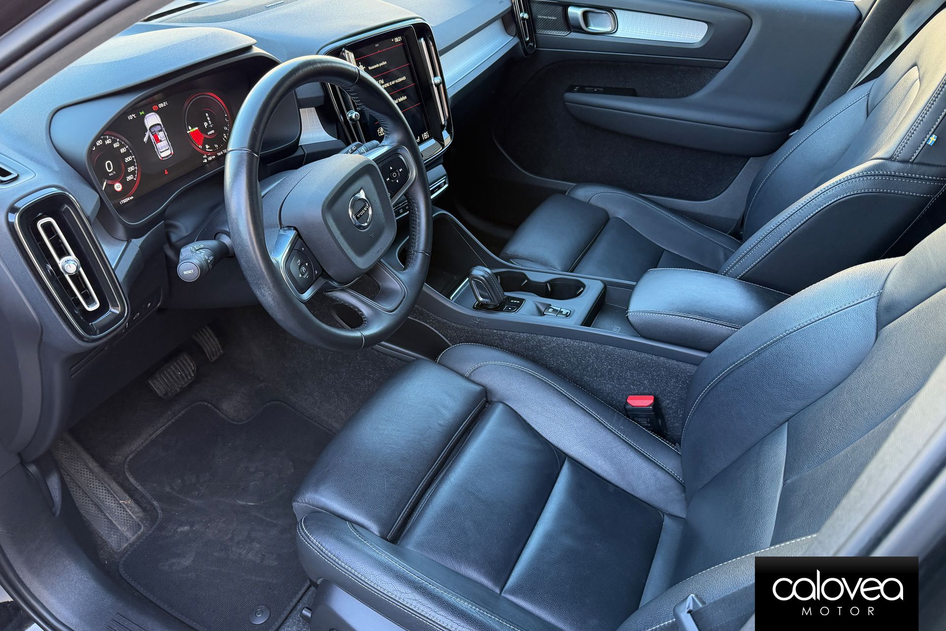 Volvo XC40 2021, photo 7/25