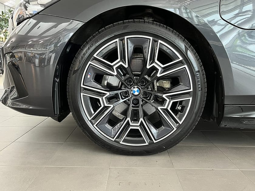 Bild 4 av BMW 530e xDrive Sedan 4,95 ränta M Sport B&W Rattvärme Dragkrok
