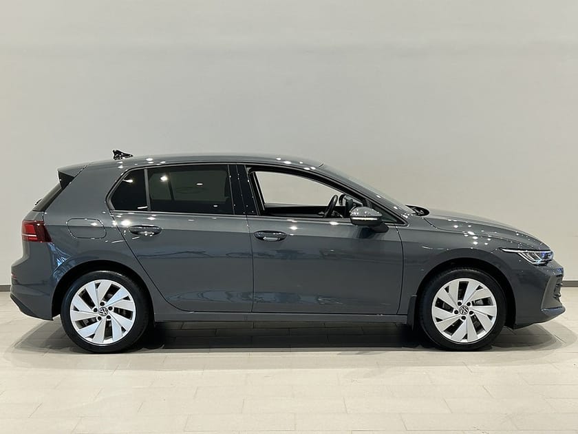Bild 5 av Volkswagen Golf Life 1.5 eTSI 150hk Backkamera Keyless