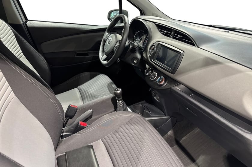 Bild 4 av Toyota Yaris 1,5 5D ACTIVE BACKKAMERA/FART-H/V-HJUL