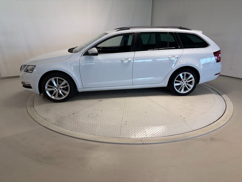 Bilde 2 av Škoda Octavia Stasjonsvogn Style 184 HK 4x4 DSG Krok/Webast/ACC/Ryggekam/Navi/EU28