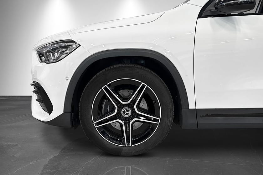Bild 2 av Mercedes-Benz GLA 200 d 4MATIC 4M AMG Line Nyservad Night Premiumpaket Värmare