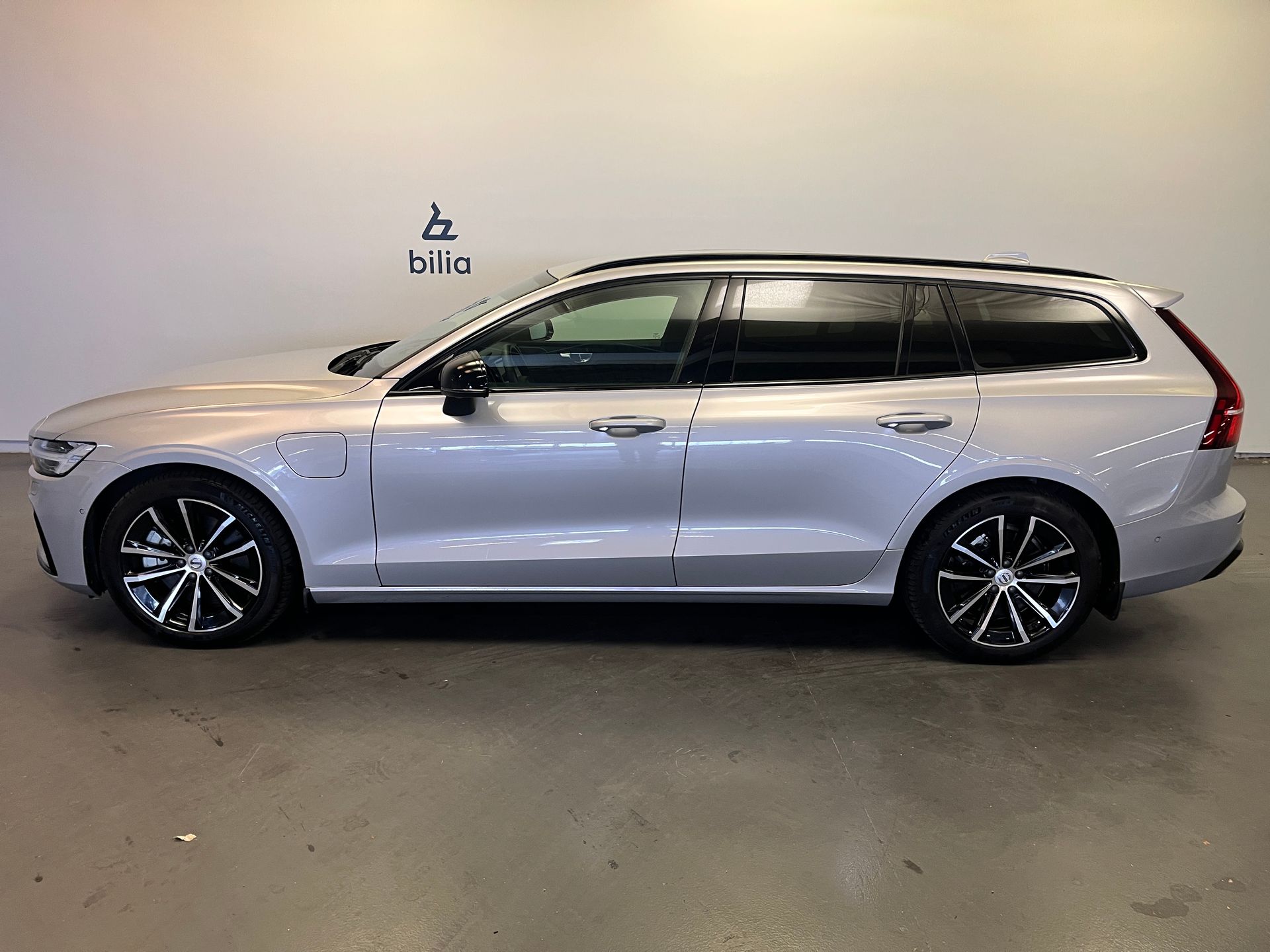 Volvo V60 T6 Plus Dark Nordic Edition 2025, bild 2/6